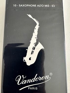 Vandoren Alto Saxophone Reeds (Eb) Strength 2.5 Box of 10